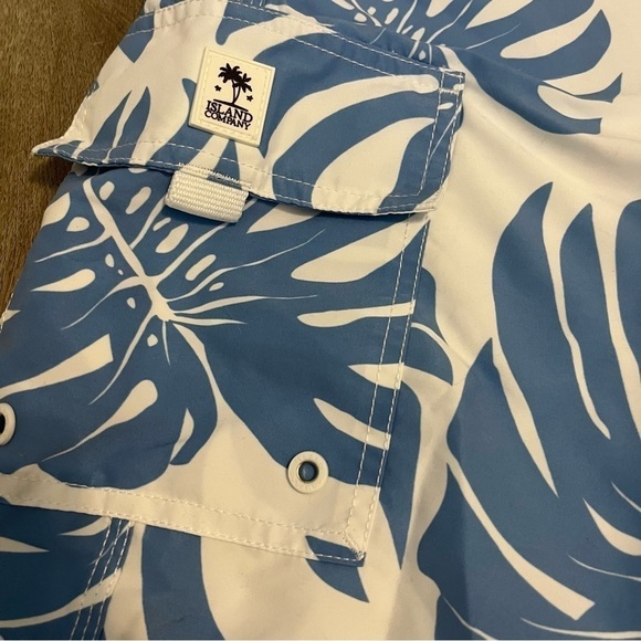 Men's Island Company Blue & White Tropical Print Swimsuit - Picture 6 of 8
